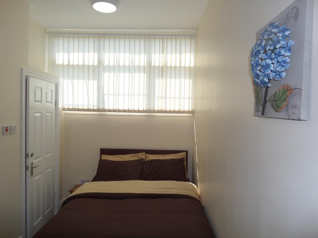 The Cabbage Hall Hotel Liverpool Room photo